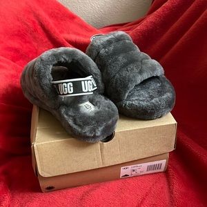 NEW UGG K FLUFF YEAH SLIPPERS IN GREY SIZE 6